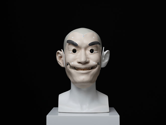 Lee Hyungkoo-Face Trace 011, 2012, Resin, artificial teeth, stainless steel wire, acrylic, aluminum plate, bolt, 32.5x20.8x21.3cm